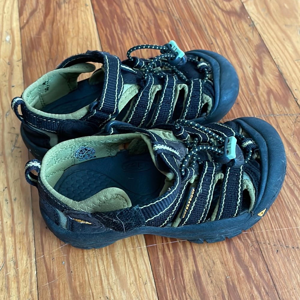Size 11 Keens